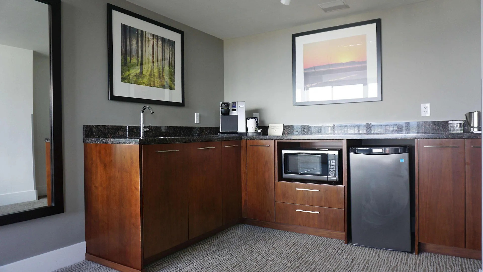 Doubletree By Hilton Hotel & Suites Victoria