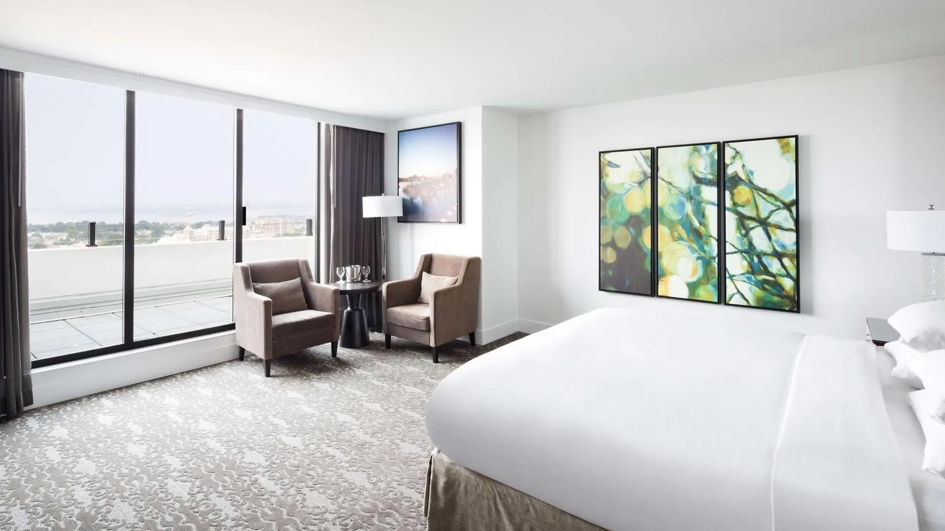 Doubletree By Hilton Hotel & Suites Victoria 4*,  Kanada