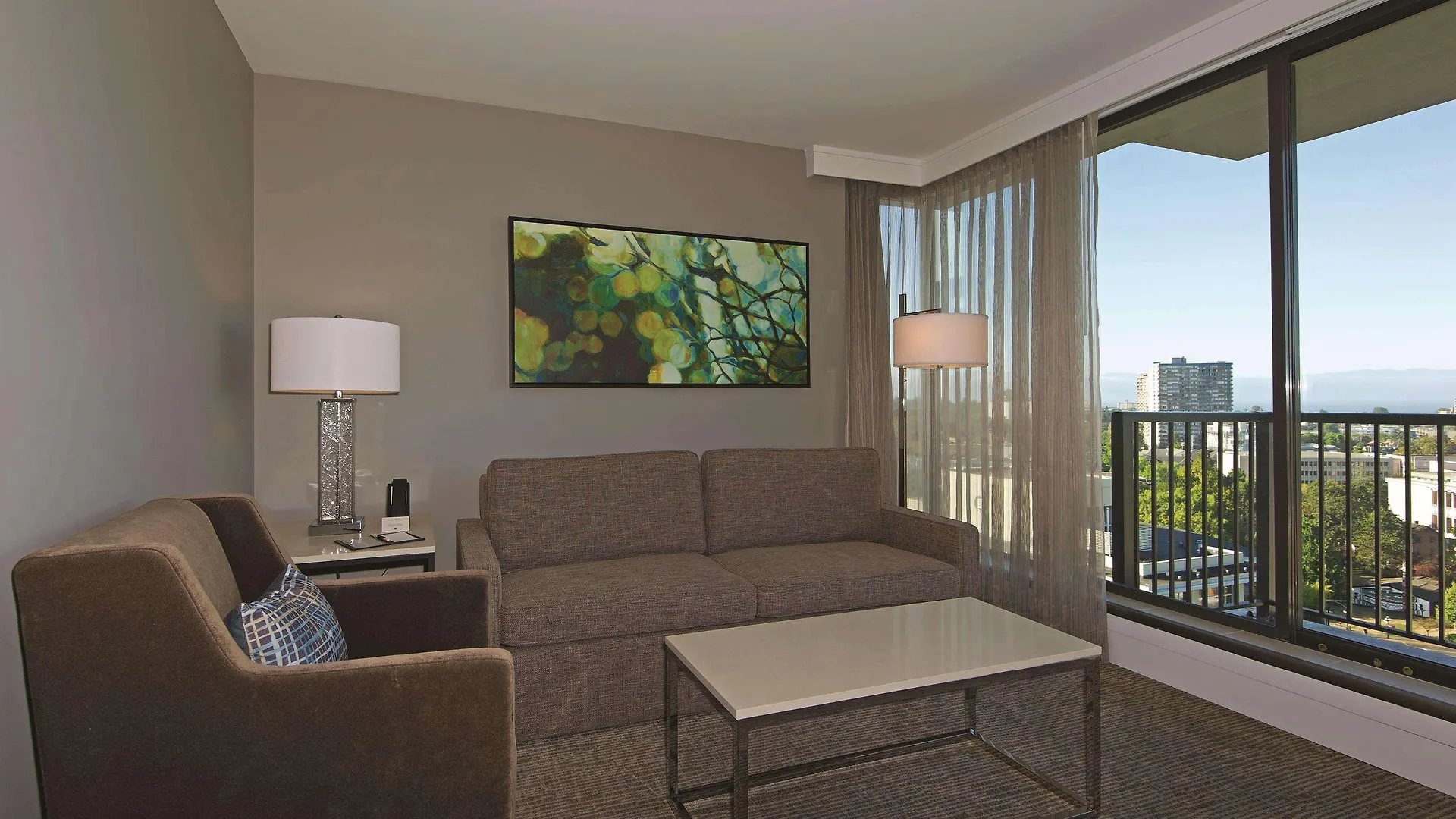 Doubletree By Hilton Hotel & Suites Виктория 4*,