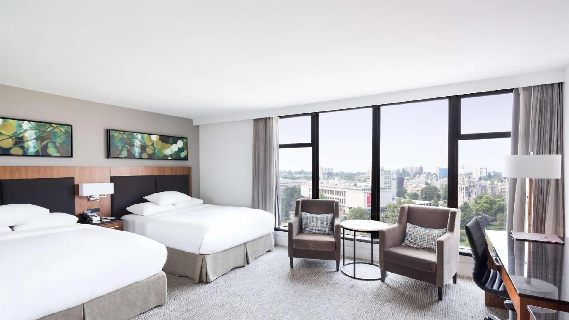 ****  Doubletree By Hilton Hotel & Suites Виктория Канада