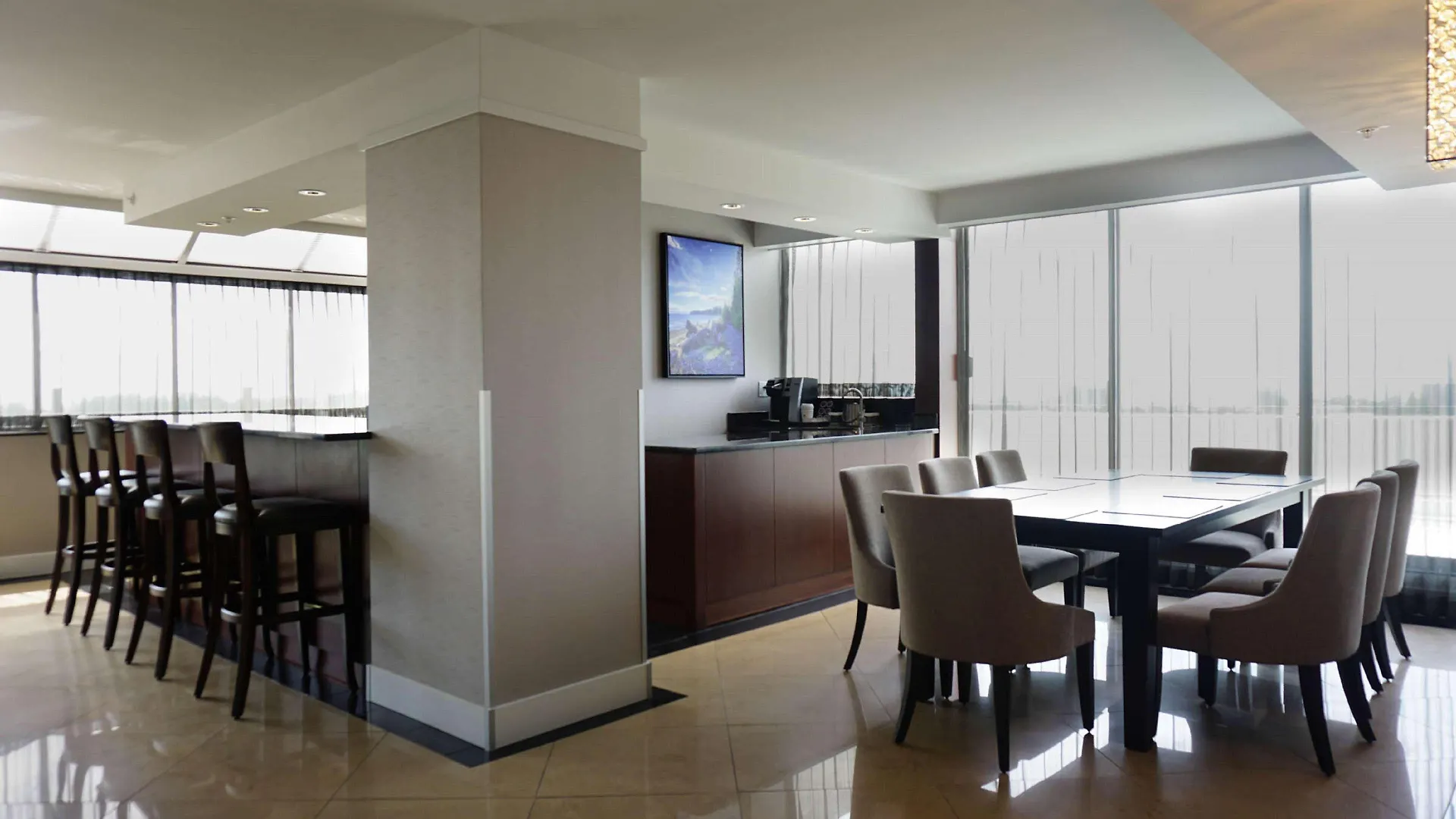 Doubletree By Hilton Hotel & Suites Victoria 4*,