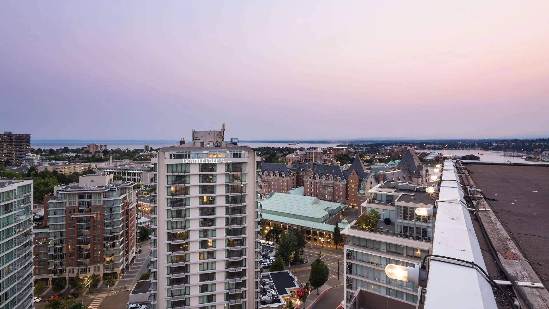 Doubletree By Hilton Hotel & Suites Victoria