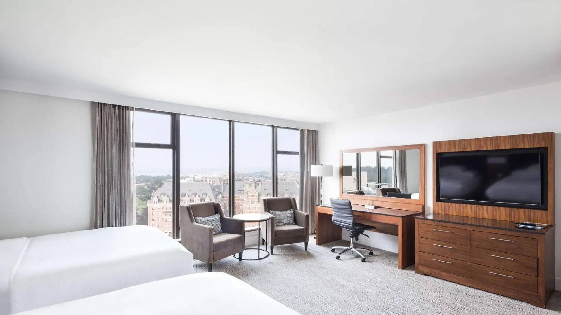 Doubletree By Hilton Hotel & Suites Victoria
