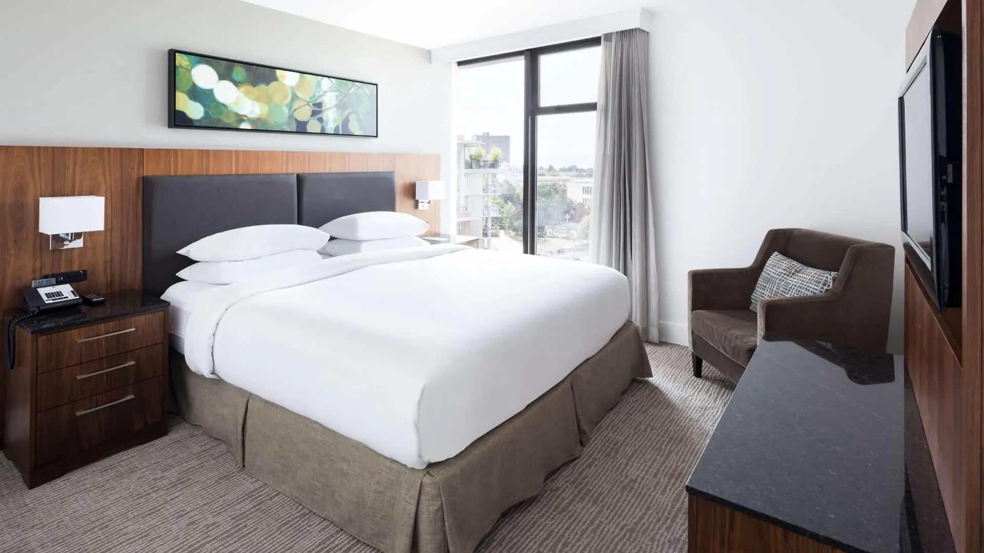 Doubletree By Hilton Hotel & Suites Victoria