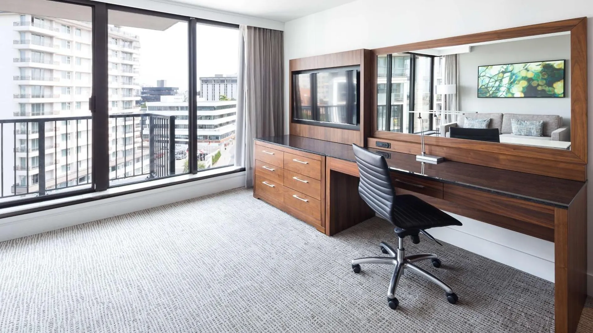 Doubletree By Hilton Hotel & Suites Victoria