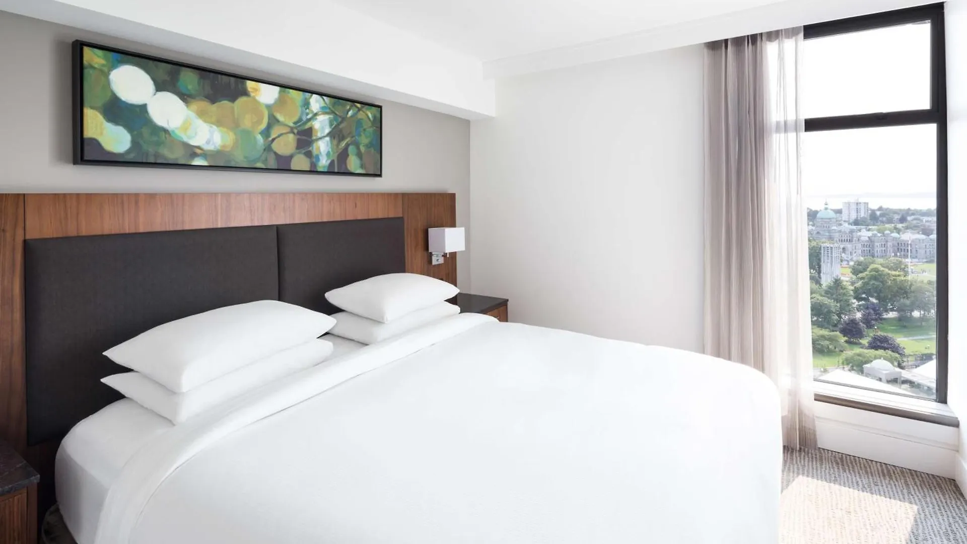 Doubletree By Hilton Hotel & Suites Victoria 4*,