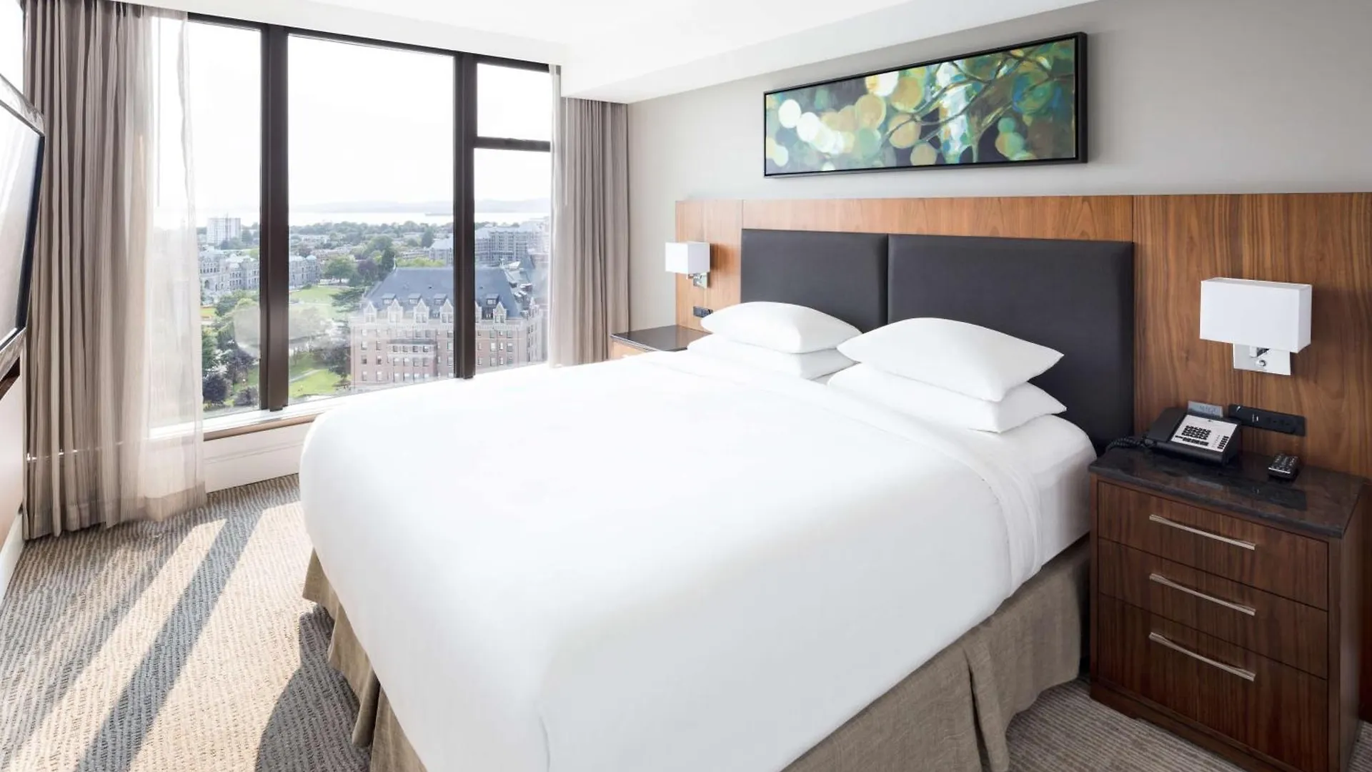 Doubletree By Hilton Hotel & Suites Victoria 4*,  Canada