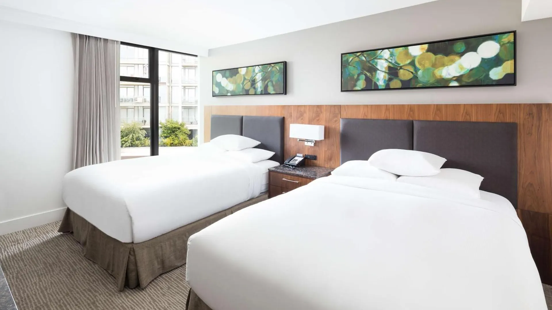 Doubletree By Hilton Hotel & Suites Victoria